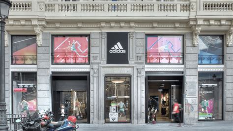 adidas winkel in de buurt.